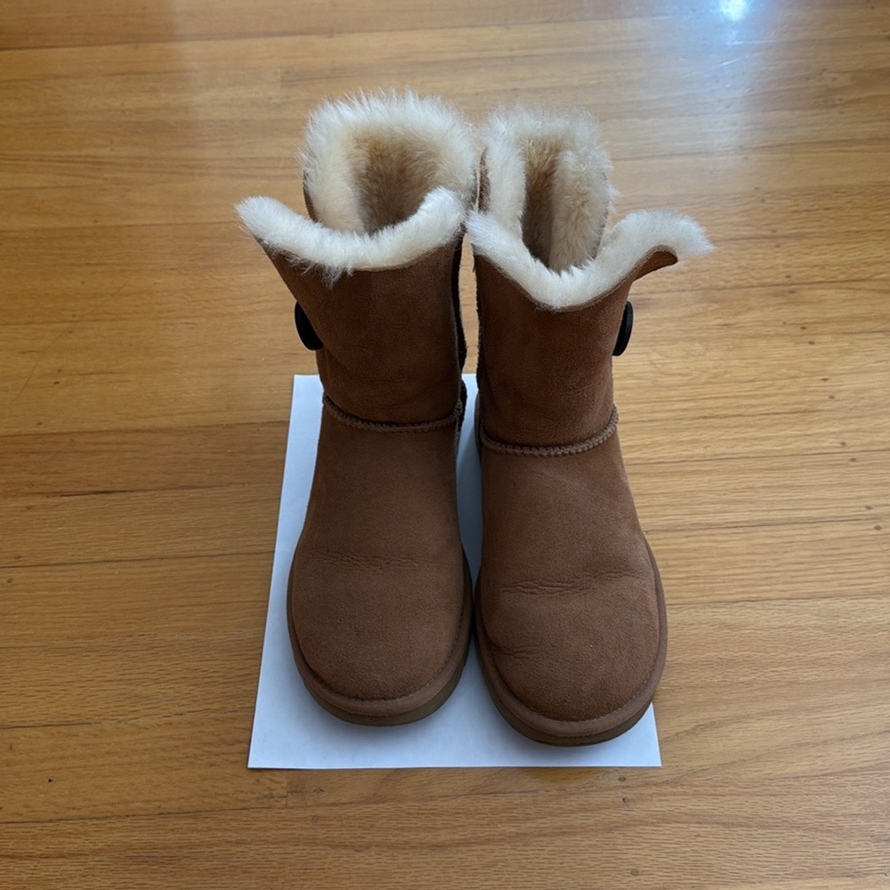 Women’s Ugg Bailey button in chestnut